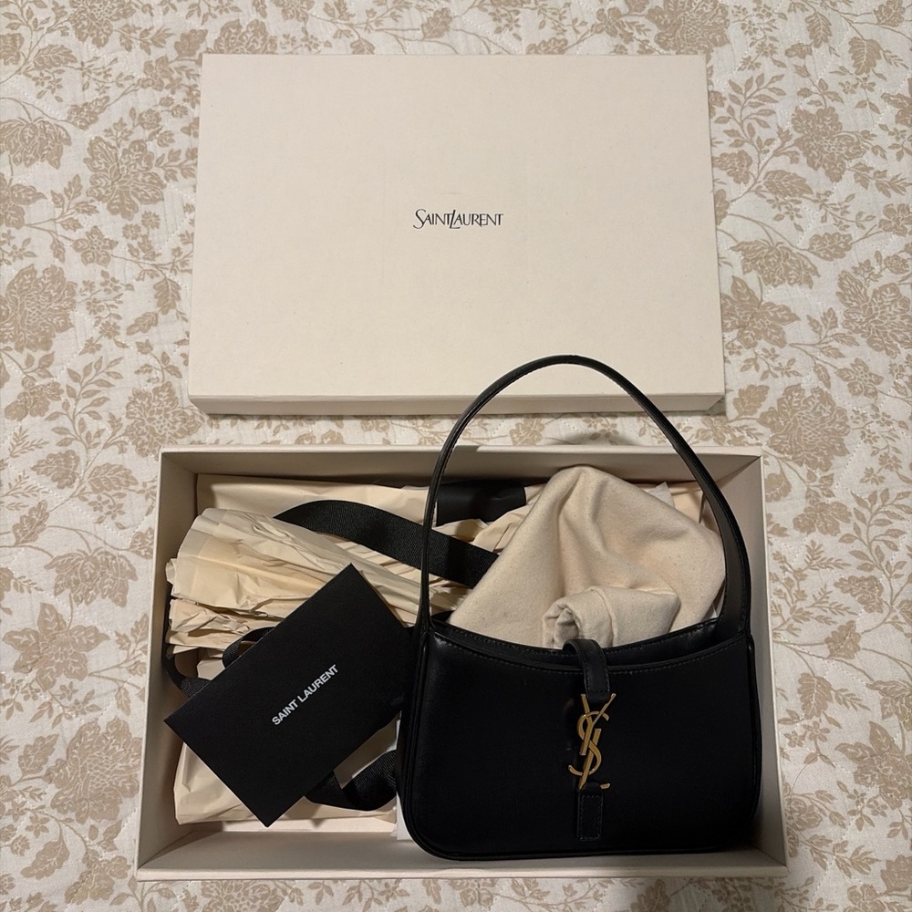 Yves Saint Laurent le 5 á 7 mini in smooth leather